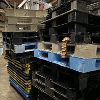 warehouse used plastic pallet